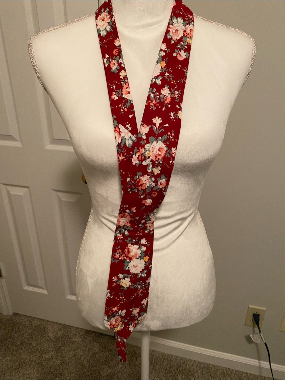 Crown & Ivy Men’s Red Floral Tie